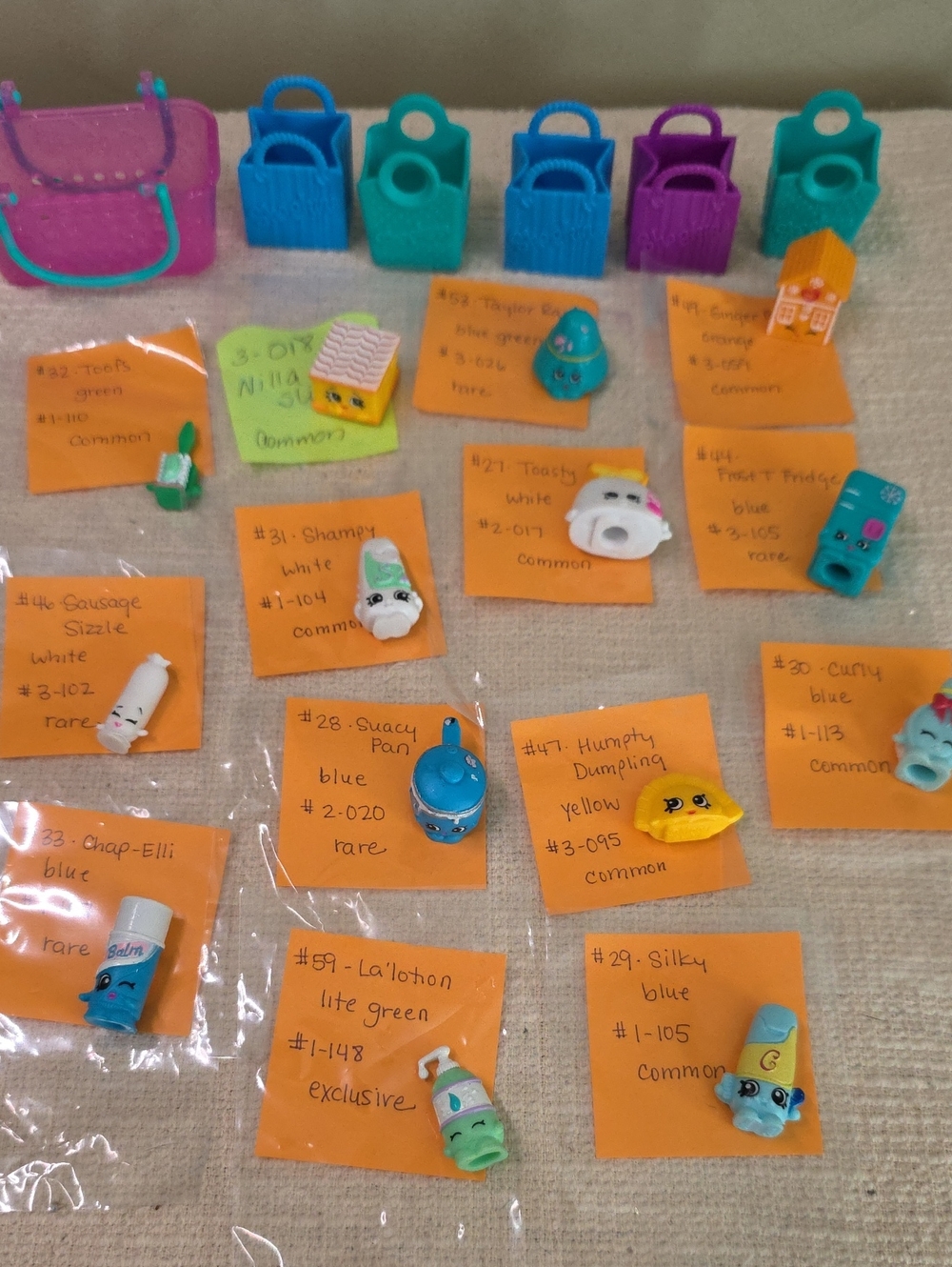 SHOPKINS KITCHEN & HOME BUNDLE – 12 FIGURES + 6 BAGS + BASKET